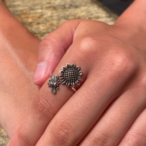Sterling Silver Bee & Sunflower Ring - Picture 5 of 14